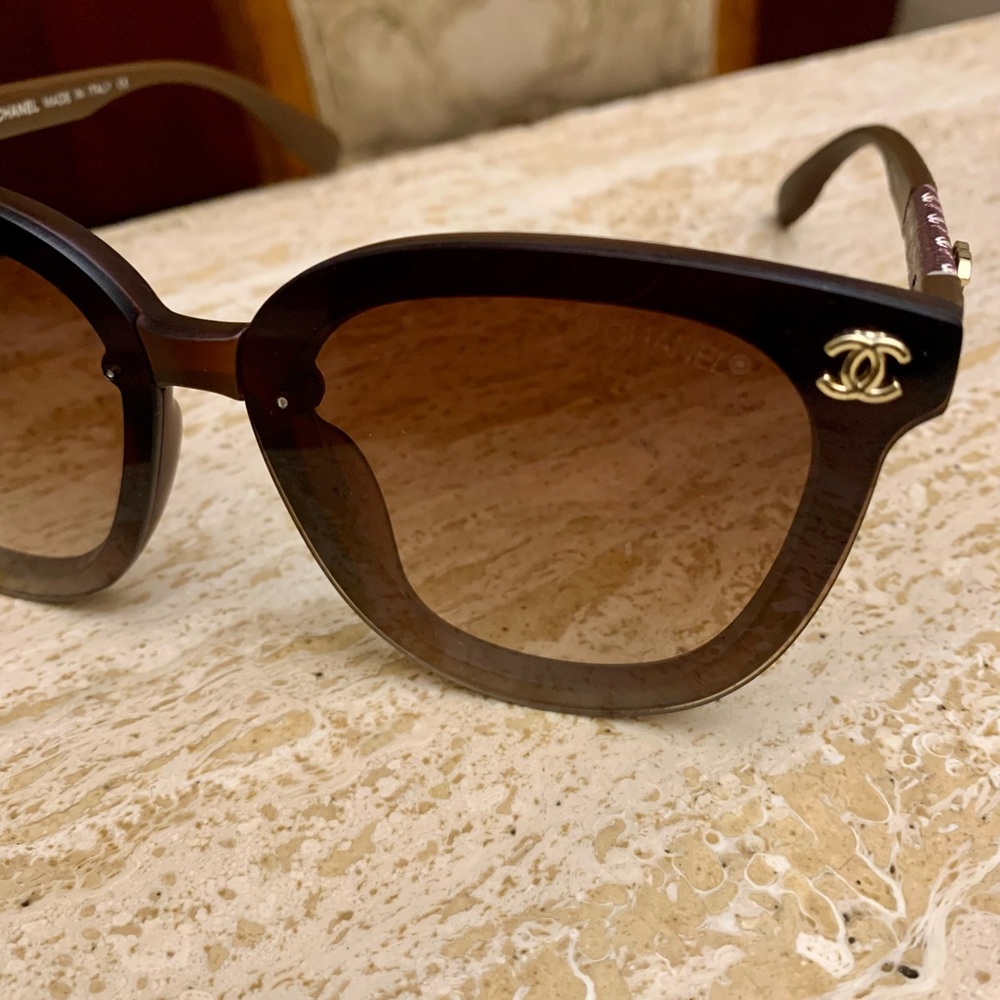 CHANEL Tortoise Shell Sunglasses with Gold Accents - Picture 3 of 8